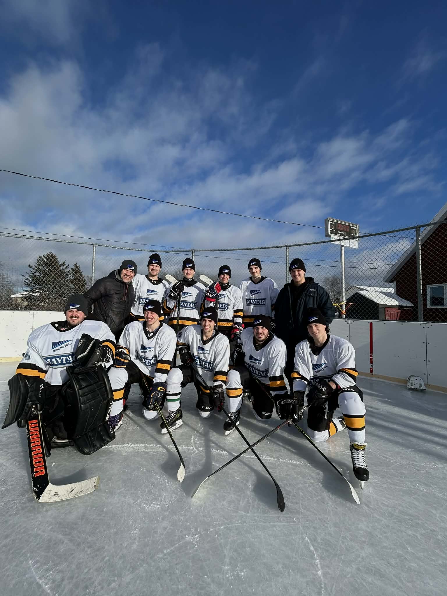 Meubles Éric remporte la classe B au hockey à L’Isle-aux-Coudres